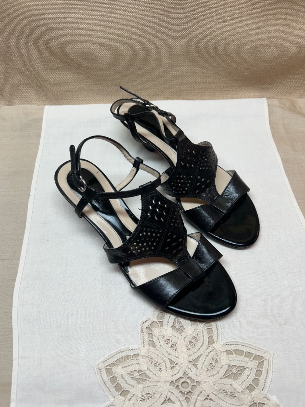 Naturalizer N5 Comfort Black Leather T-Strap Sandals Women's Size 10 Narrow